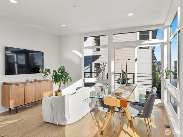 3959 1st Avenue NE A, Seattle WA 98105