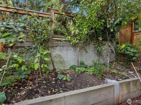 3959 1st Avenue NE A, Seattle WA 98105