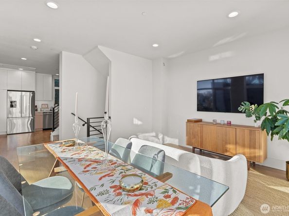 3959 1st Avenue NE A, Seattle WA 98105