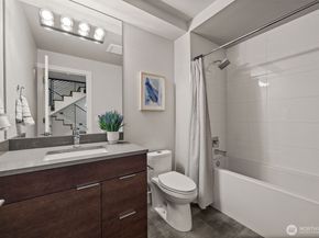 332 10th Avenue S, Kirkland WA 98033
