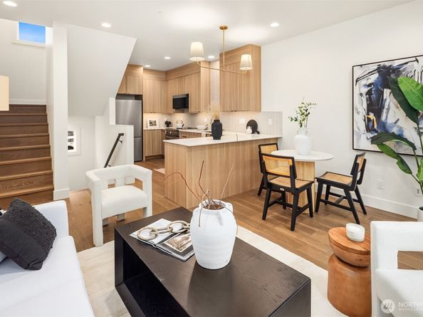 4422 1st Avenue NE A, Seattle WA 98105