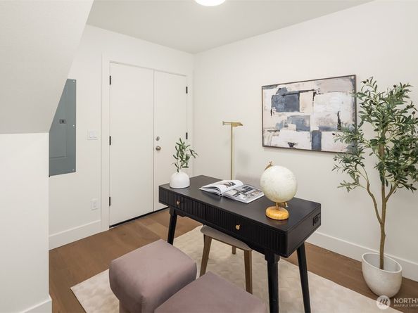 4422 1st Avenue NE A, Seattle WA 98105