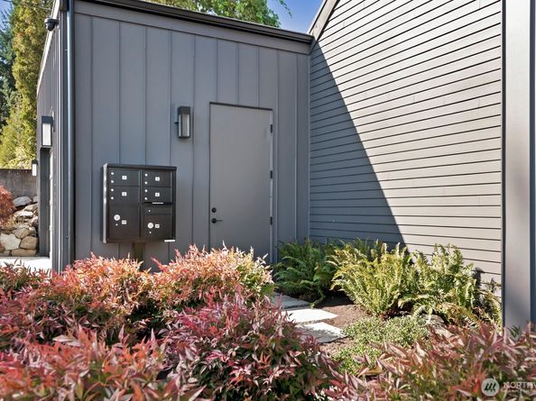 748 N 96th Street, Seattle WA 98103
