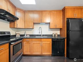 4300 NE Sunset Boulevard L3, Renton WA 98059