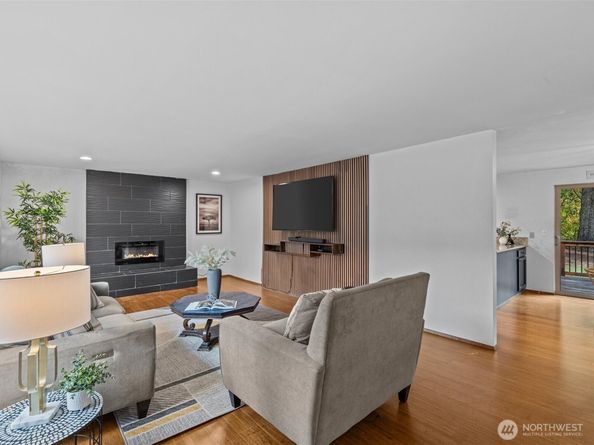 13922 Manor Way, Lynnwood WA 98087