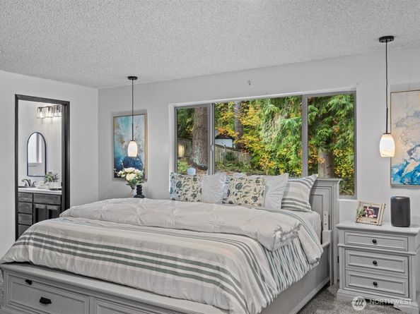 13922 Manor Way, Lynnwood WA 98087