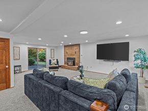 13922 Manor Way, Lynnwood WA 98087