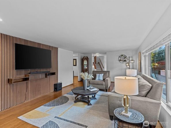 13922 Manor Way, Lynnwood WA 98087