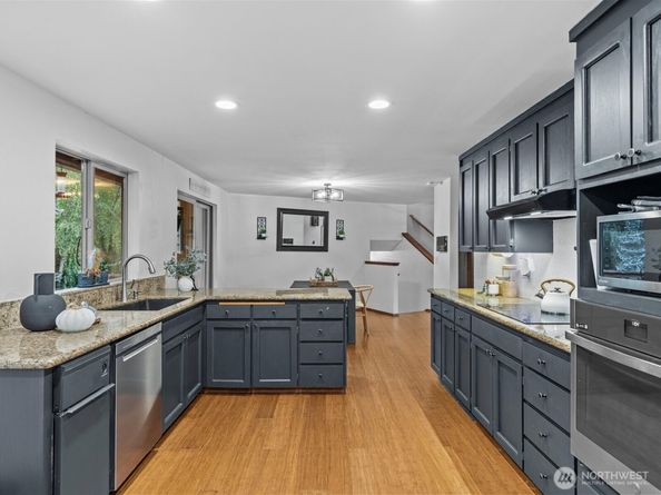 13922 Manor Way, Lynnwood WA 98087