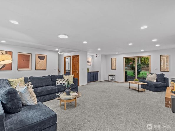 13922 Manor Way, Lynnwood WA 98087