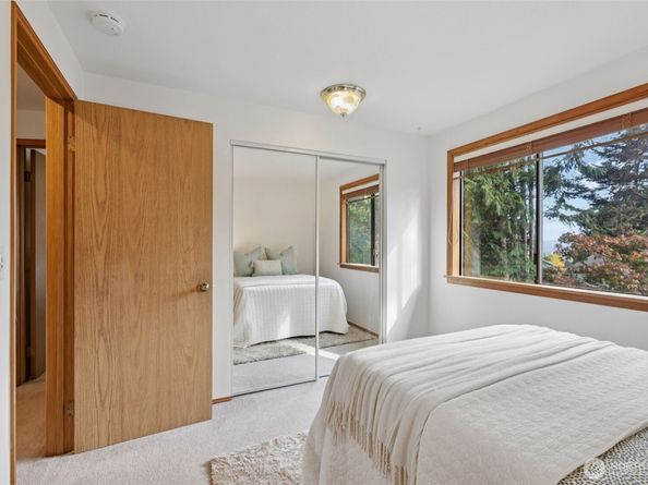 22035 NE 15th Street, Sammamish WA 98074
