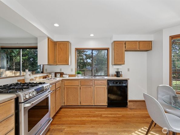 22035 NE 15th Street, Sammamish WA 98074