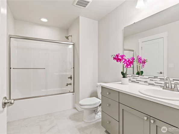 1698 SW 344th Place, Federal Way WA 98023