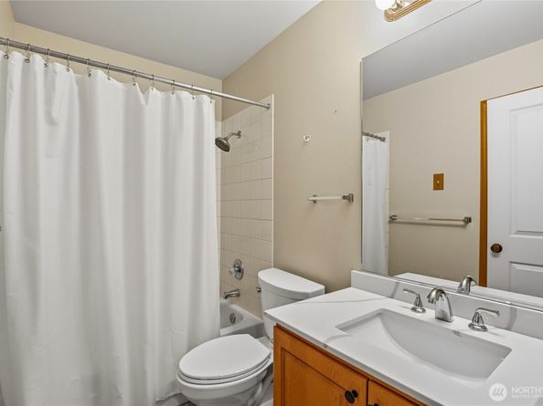 9656 Sandy Isle Lane NW, Silverdale WA 98383