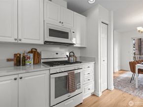 800 96th Avenue NE D202, Lake Stevens WA 98258