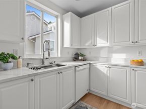 800 96th Avenue NE D202, Lake Stevens WA 98258