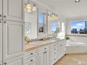 922 Nob Hill Avenue N, Seattle WA 98109