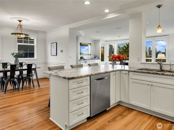 922 Nob Hill Avenue N, Seattle WA 98109