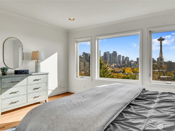 922 Nob Hill Avenue N, Seattle WA 98109