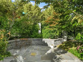 922 Nob Hill Avenue N, Seattle WA 98109