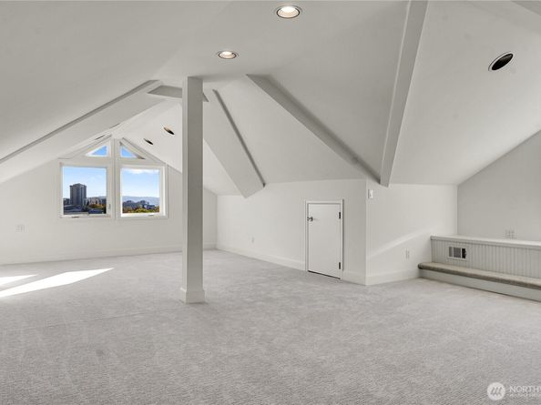 922 Nob Hill Avenue N, Seattle WA 98109