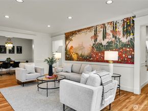 922 Nob Hill Avenue N, Seattle WA 98109