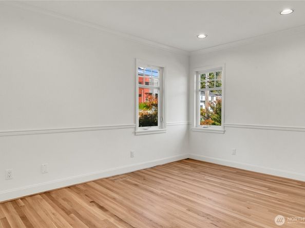 922 Nob Hill Avenue N, Seattle WA 98109