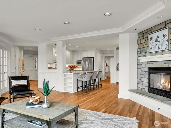 922 Nob Hill Avenue N, Seattle WA 98109