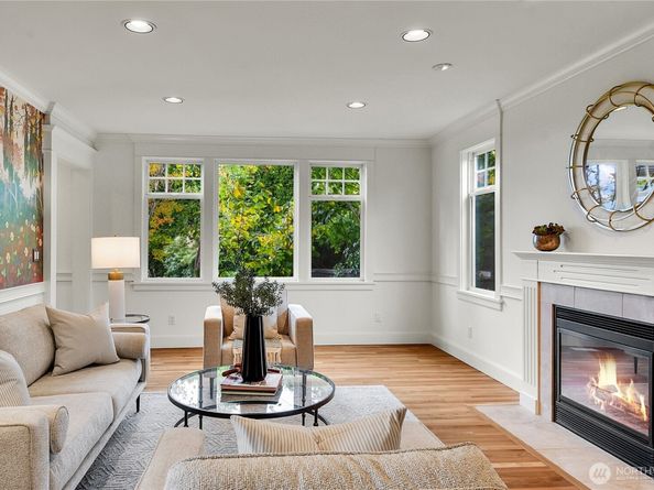 922 Nob Hill Avenue N, Seattle WA 98109