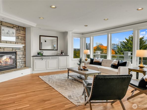 922 Nob Hill Avenue N, Seattle WA 98109