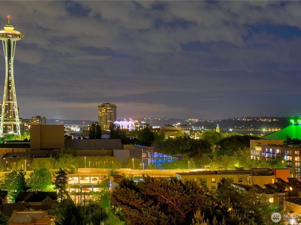 922 Nob Hill Avenue N, Seattle WA 98109