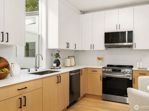 18011 2nd Avenue NE B, Shoreline WA 98155