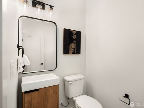 18011 2nd Avenue NE B, Shoreline WA 98155