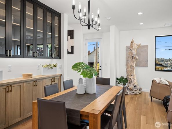 2214 Broadway E A, Seattle WA 98102