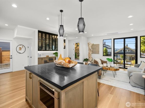 2214 Broadway E A, Seattle WA 98102