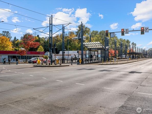 4270 S Greenbelt Station Drive, Seattle WA 98118