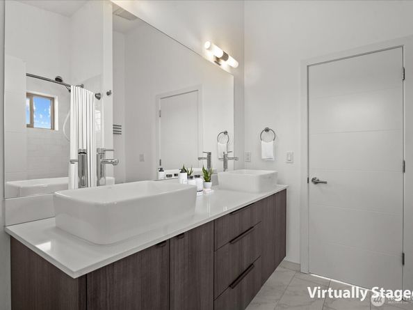 4270 S Greenbelt Station Drive, Seattle WA 98118