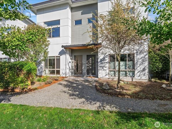 4270 S Greenbelt Station Drive, Seattle WA 98118