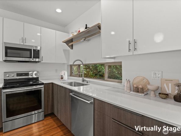 4270 S Greenbelt Station Drive, Seattle WA 98118