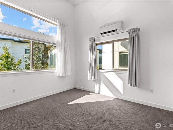 4270 S Greenbelt Station Drive, Seattle WA 98118