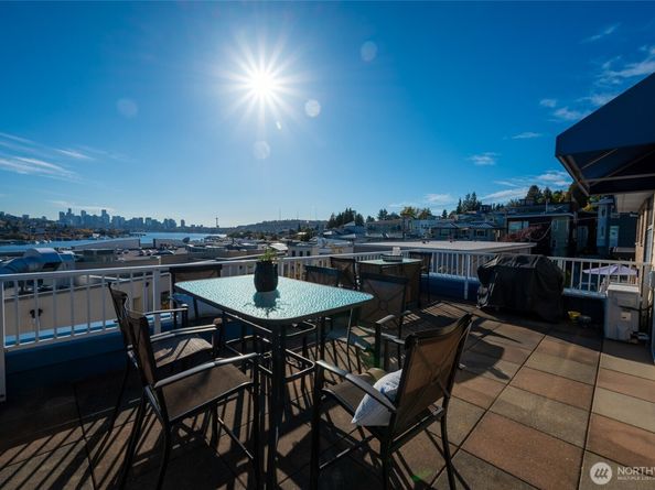 3919 Latona Avenue NE 307, Seattle WA 98103