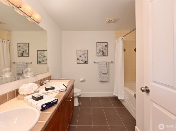 3919 Latona Avenue NE 307, Seattle WA 98103