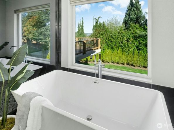 2408 Viewcrest Avenue, Everett WA 98203