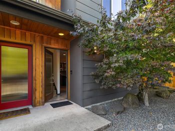 5935 Fauntleroy Way SW