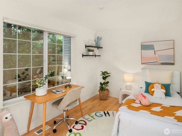 18544 NE 57th Street, Redmond WA 98052