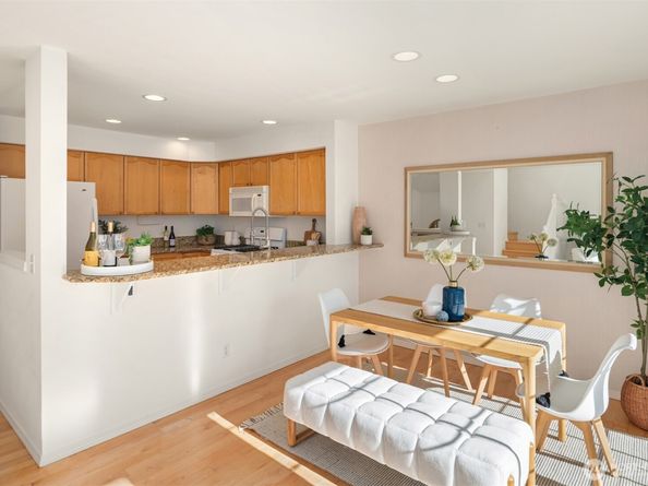 18544 NE 57th Street, Redmond WA 98052