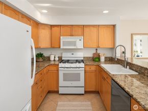 18544 NE 57th Street, Redmond WA 98052