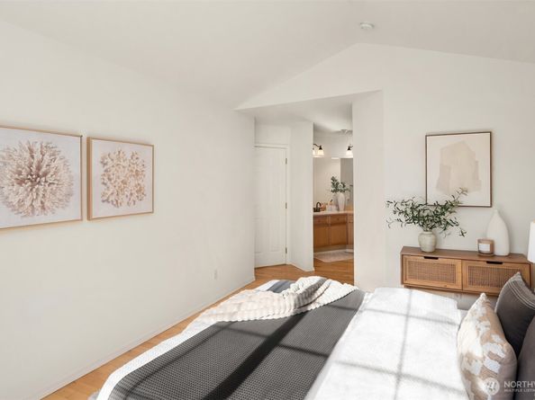 18544 NE 57th Street, Redmond WA 98052