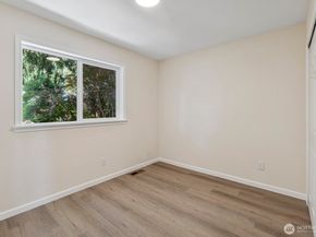 16828 Ambaum Boulevard S, Burien WA 98148