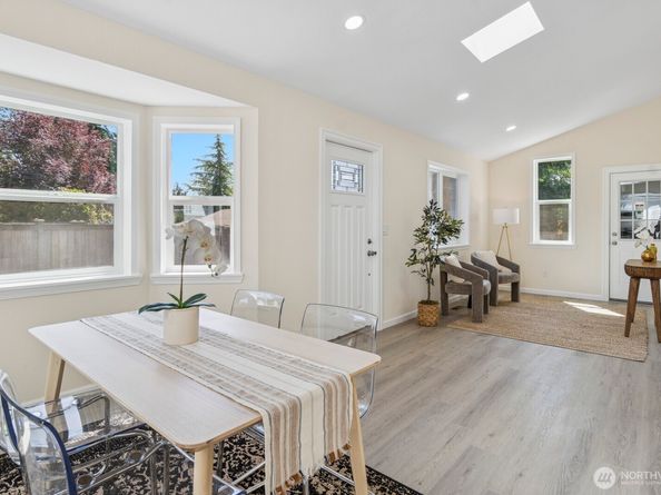 16828 Ambaum Boulevard S, Burien WA 98148